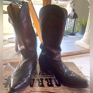 Stylish brown leather embroidered Western Boots.